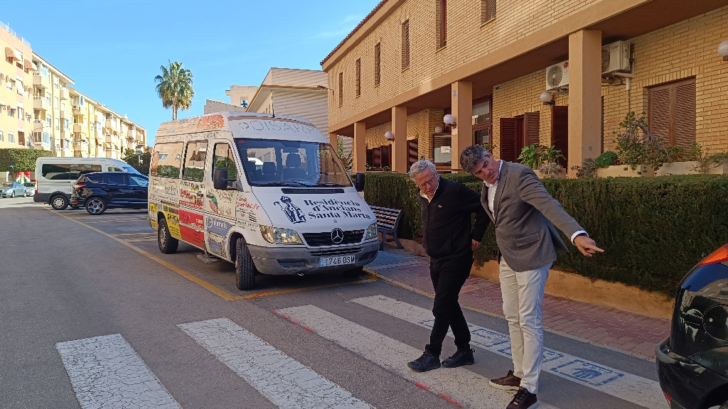 L'Ajuntament amplia la vorera del carrer Alacant per millorar l'accessibilitat als voltants de l'Hospital Asilo Santa Marta