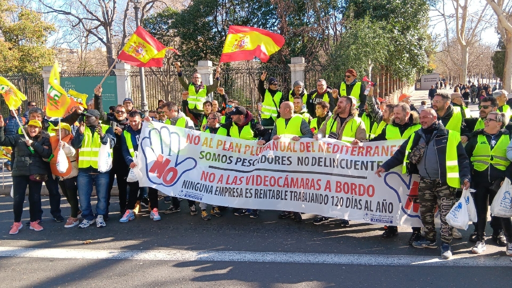 La Confraria de Pescadors de la Vila Joiosa participa a la manifestació dels agricultors a Madrid