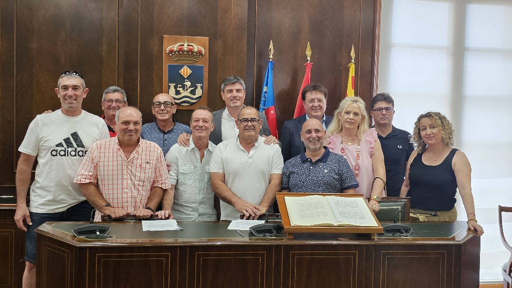 10 empleats prenen possessió del càrrec com a funcionaris de carrera de l'Ajuntament de la Vila Joiosa