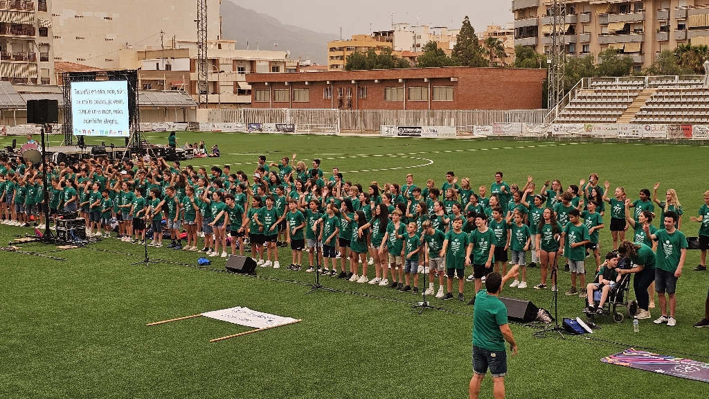 Més de 500 escolars de la Vila Joiosa, Relleu, Orxeta i Sella participen a L’Escola Canta