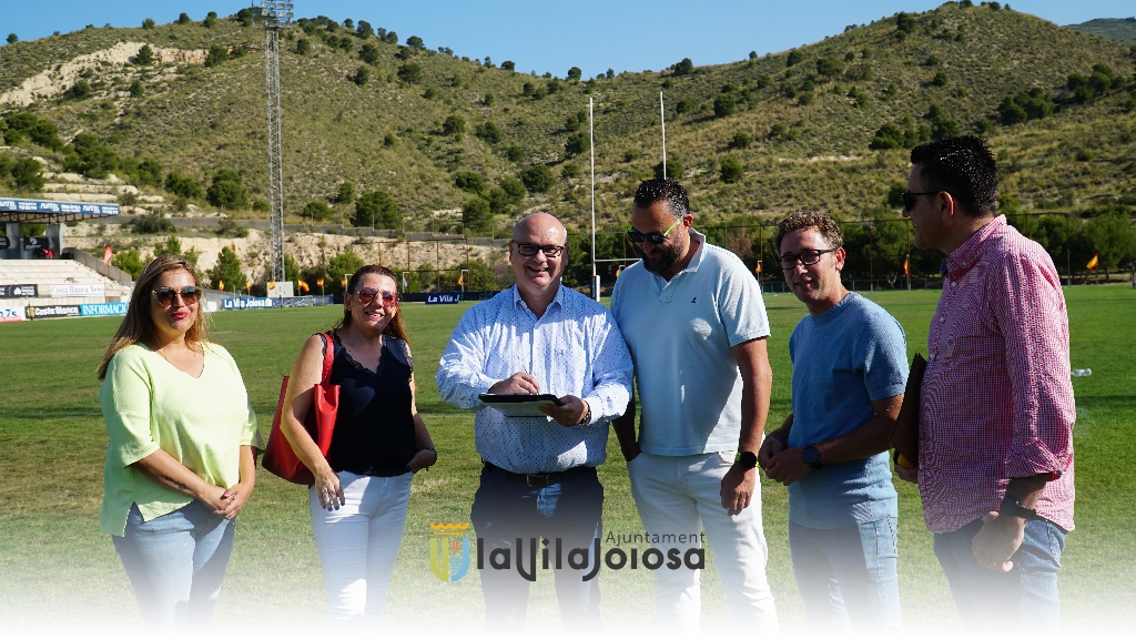 El Ayuntamiento de la Vila Joiosa firma el inicio de las obras de mejora del terreno de juego del estadio municipal de rugby