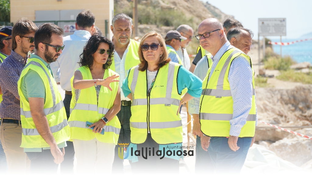 La subdelegada del Gobierno y el alcalde de la Vila Joiosa visitan las obras de emergencia de la playa del Paradís