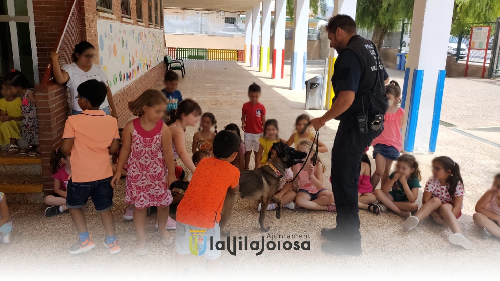 Más de 5.000 alumnos y alumnas participaron en las jornadas de protección animal y de prevención de la drogadicción realizadas por la Policía Local en los centros educativos de la Vila Joiosa