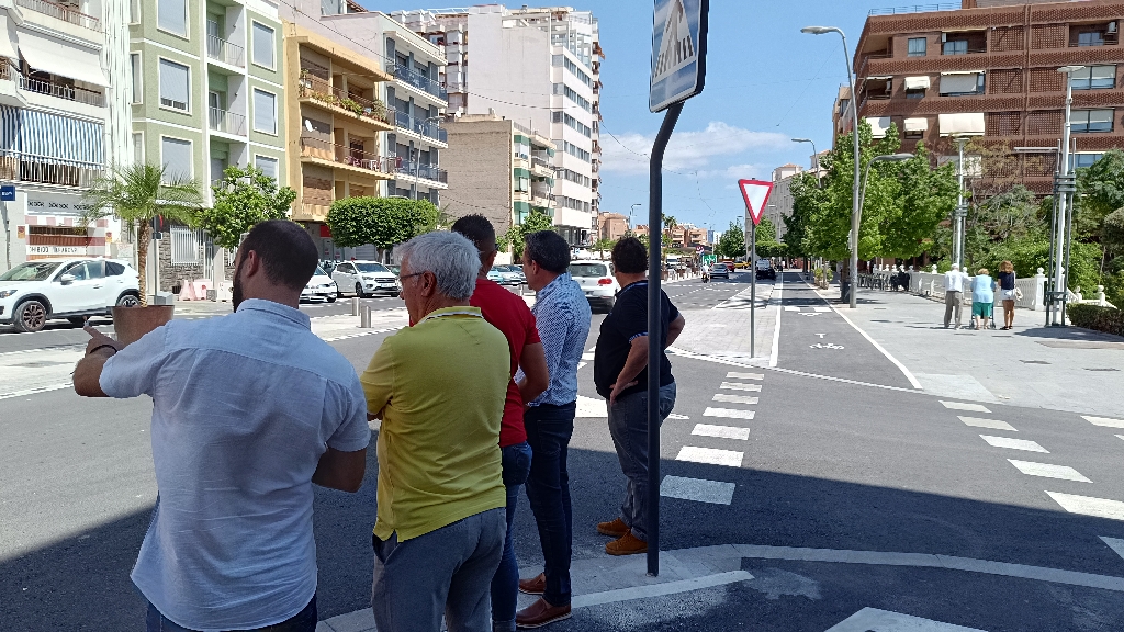S'obri al trànsit la nova intersecció a l'avinguda del País Valencià amb els carrers Ciutat de València i Pizarro