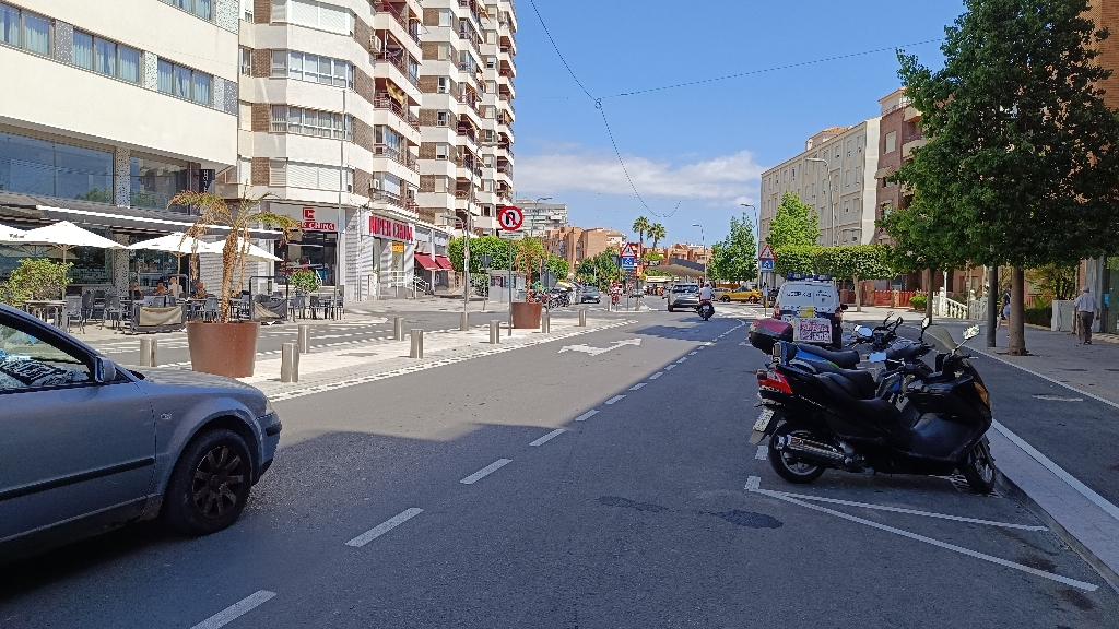 S'obri al trànsit la nova intersecció a l'avinguda del País Valencià amb els carrers Ciutat de València i Pizarro